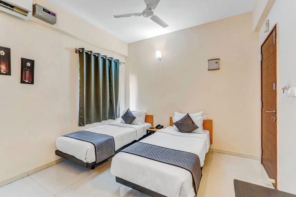 Deluxe Room, City View | Egyptian cotton sheets, premium bedding, desk, laptop workspace