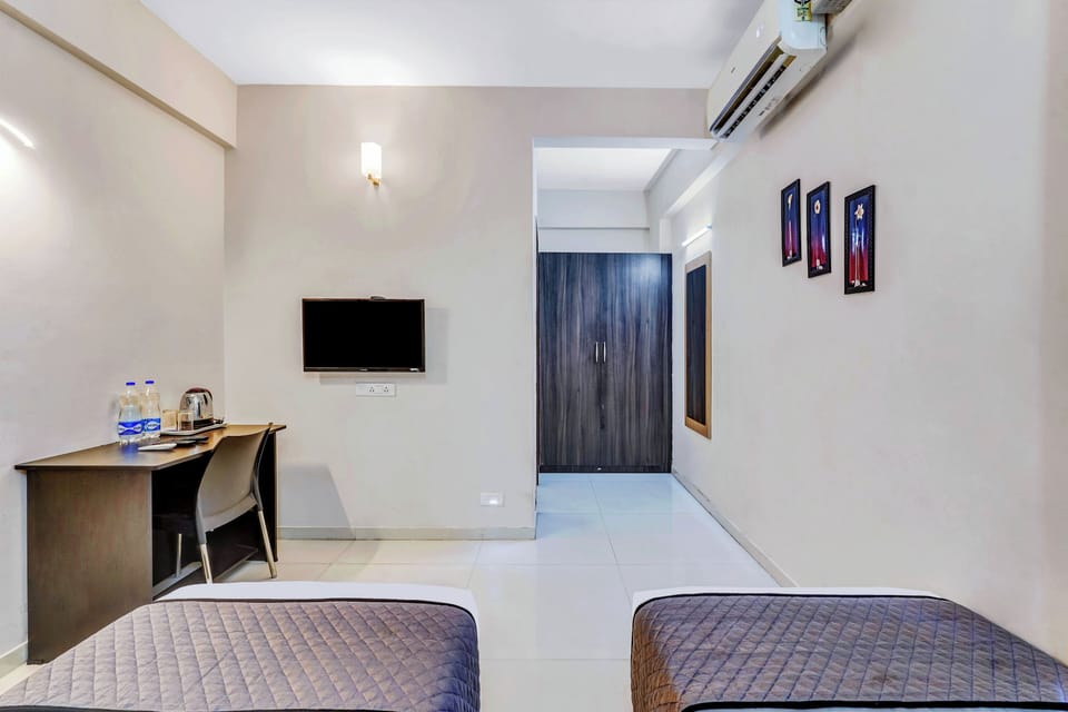 Deluxe Room, City View | Egyptian cotton sheets, premium bedding, desk, laptop workspace