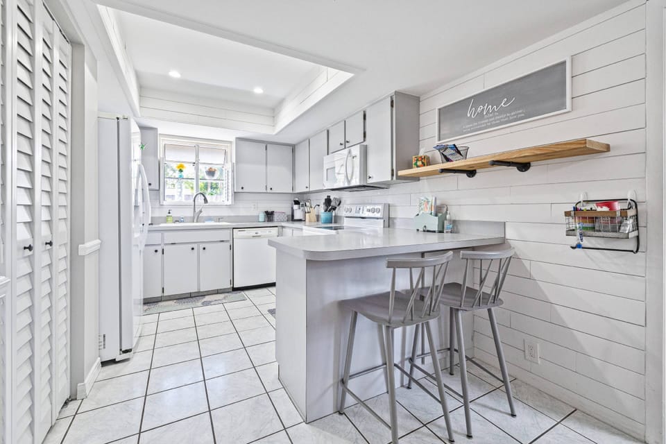 updated spacious kitchen
