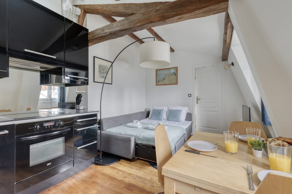 Kitchen - Sofa Bed - Dining Table