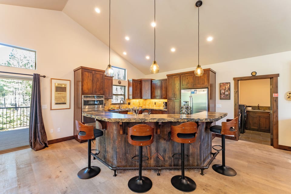 Enjoy casual dining and conversations at the kitchen counter.