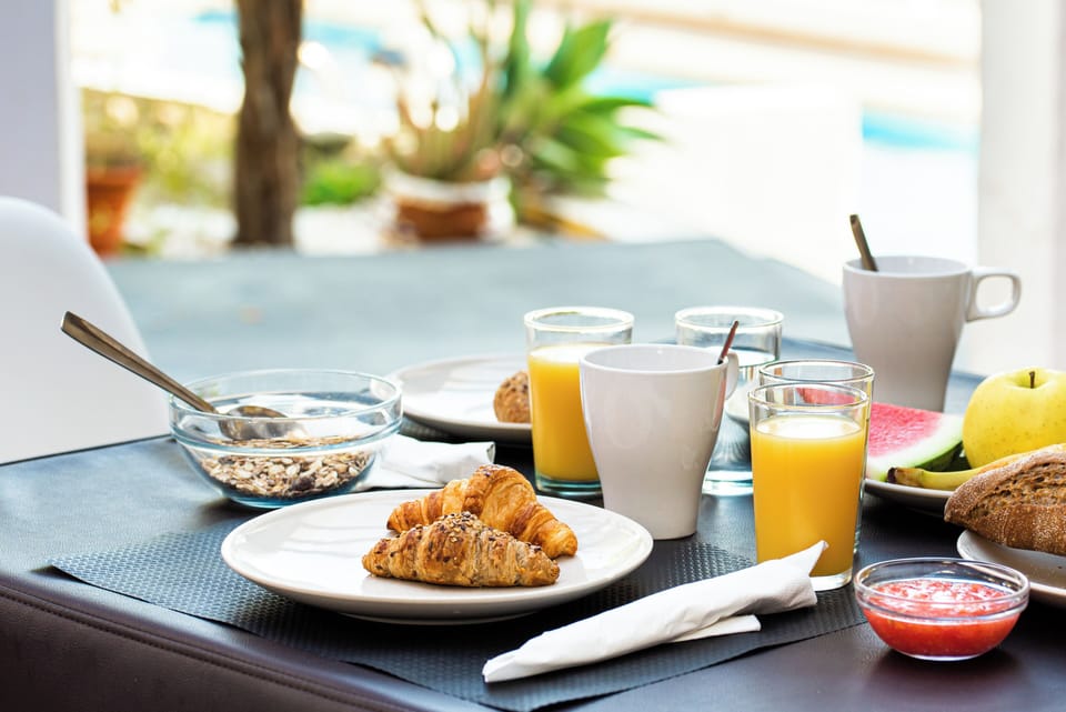 Daily buffet breakfast for a fee