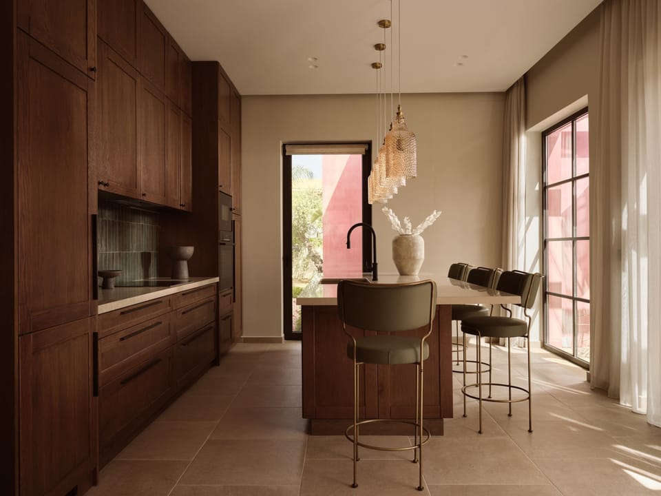 A fully equipped kitchen for culinary wonder awaits to inspire you. 
