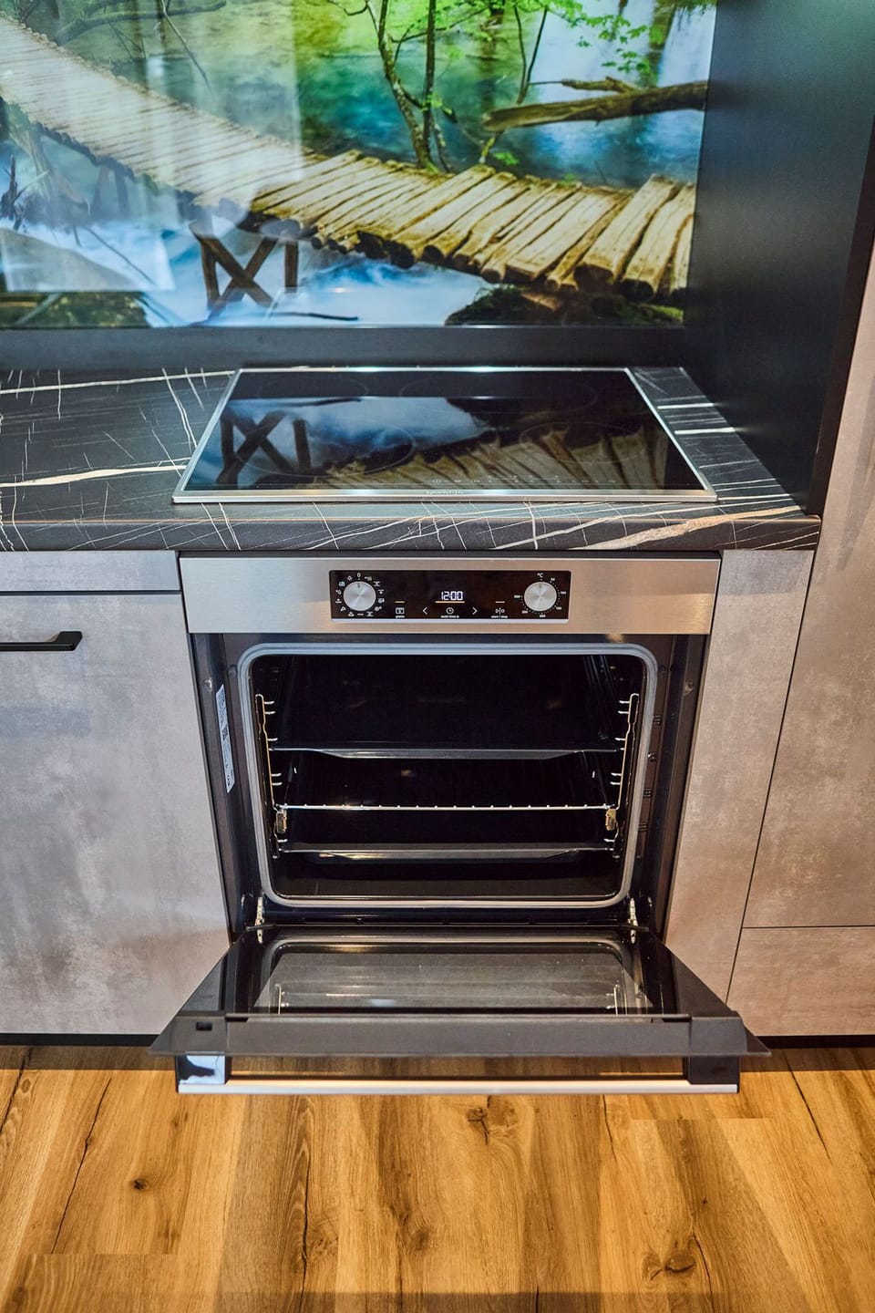 Comfort Apartment, Non Smoking, Lake View | Private kitchen | Espresso maker, electric kettle, toaster, dining tables