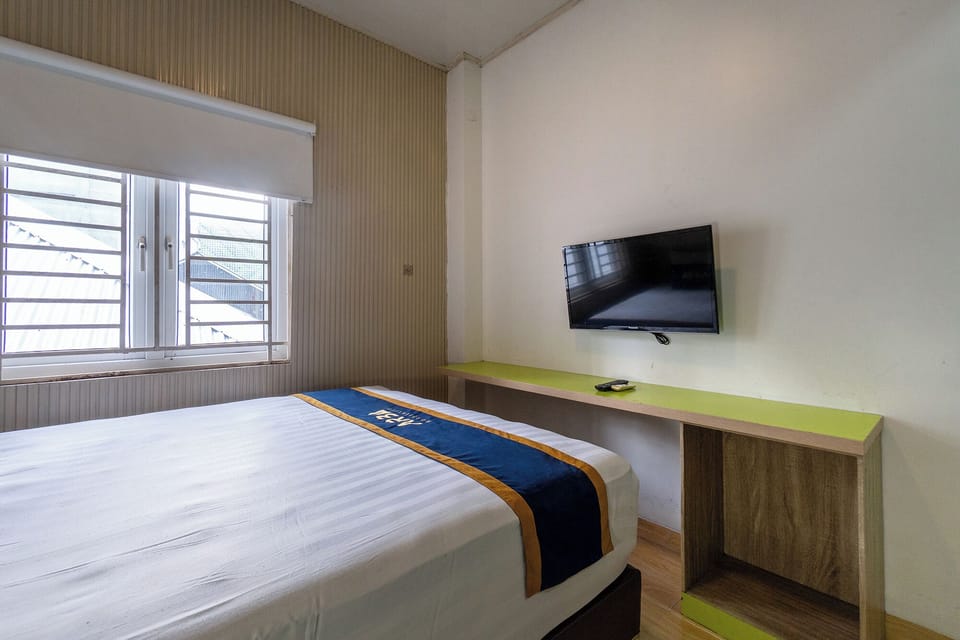 Deluxe Double Room | Desk, laptop workspace, WiFi (free), bed sheets