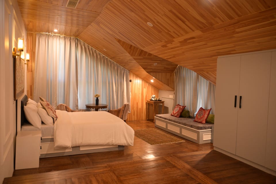 Premium Room, Lake View | WiFi (free)