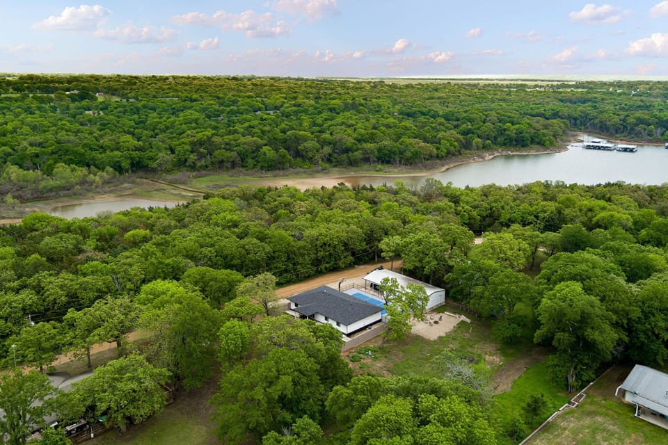 Nestled in Lake Texoma beauty
