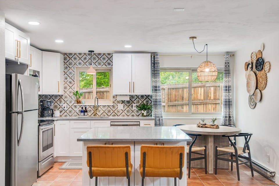 Whether you are whipping up a gourmet meal or packing a lunch on your way out the door, this kitchen has all the accessories to bring you culinary success!