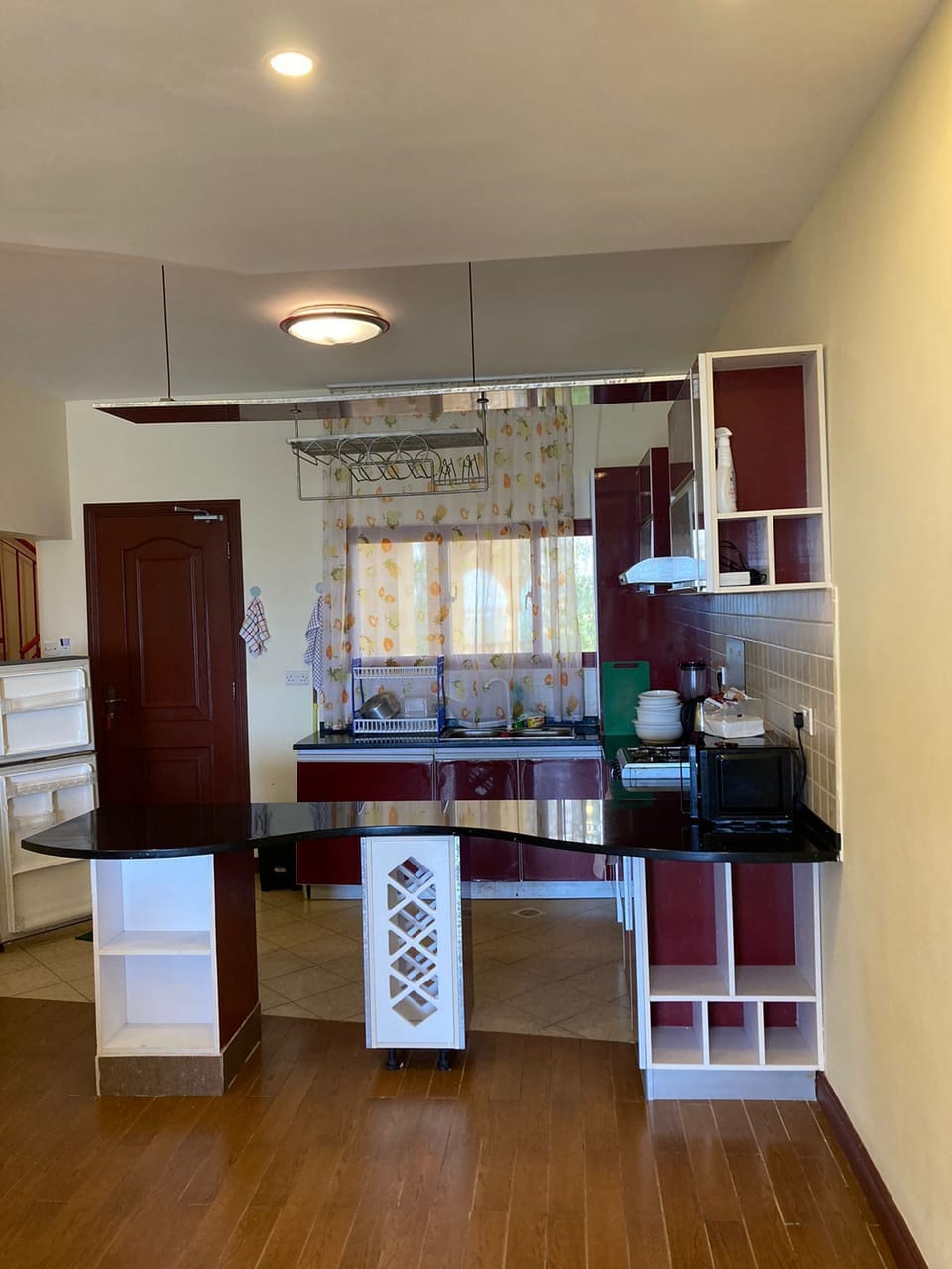 Deluxe Apartment | Private kitchen | Full-size fridge, microwave, oven, stovetop