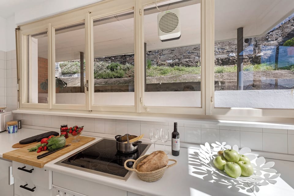 Family Apartment, 3 Bedrooms, Balcony (Casa Serenella Splendid Lake view) | Private kitchen | Fridge, microwave, oven, stovetop