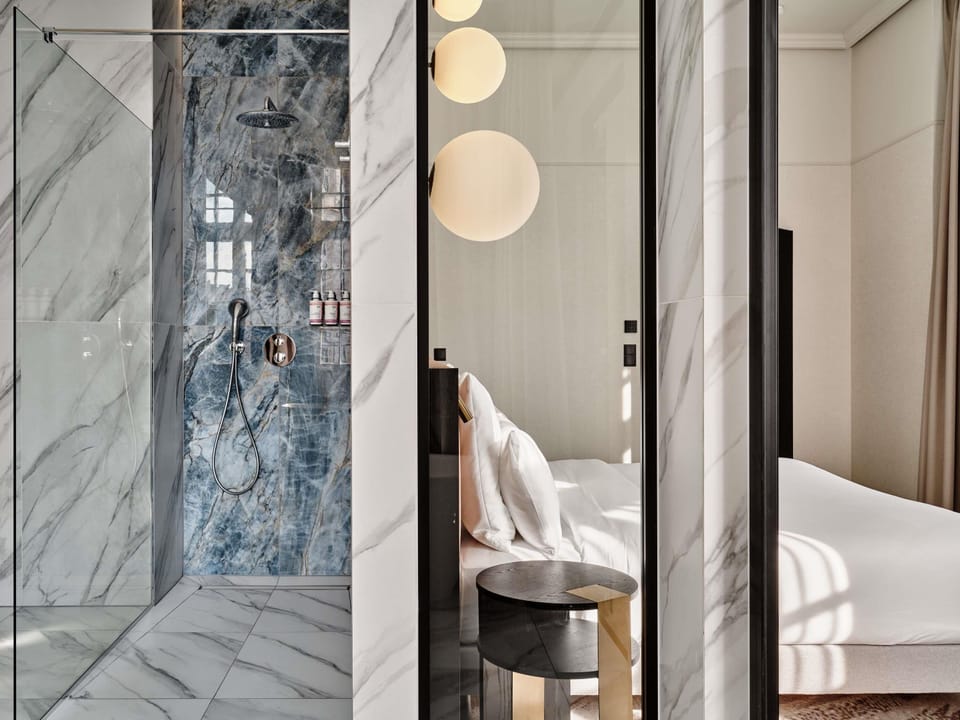 Hypo-allergenic bedding, minibar, in-room safe, desk