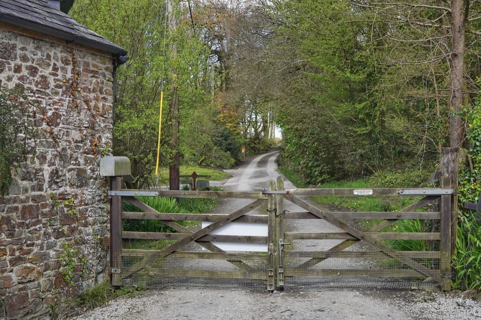 Cottage | Property grounds
