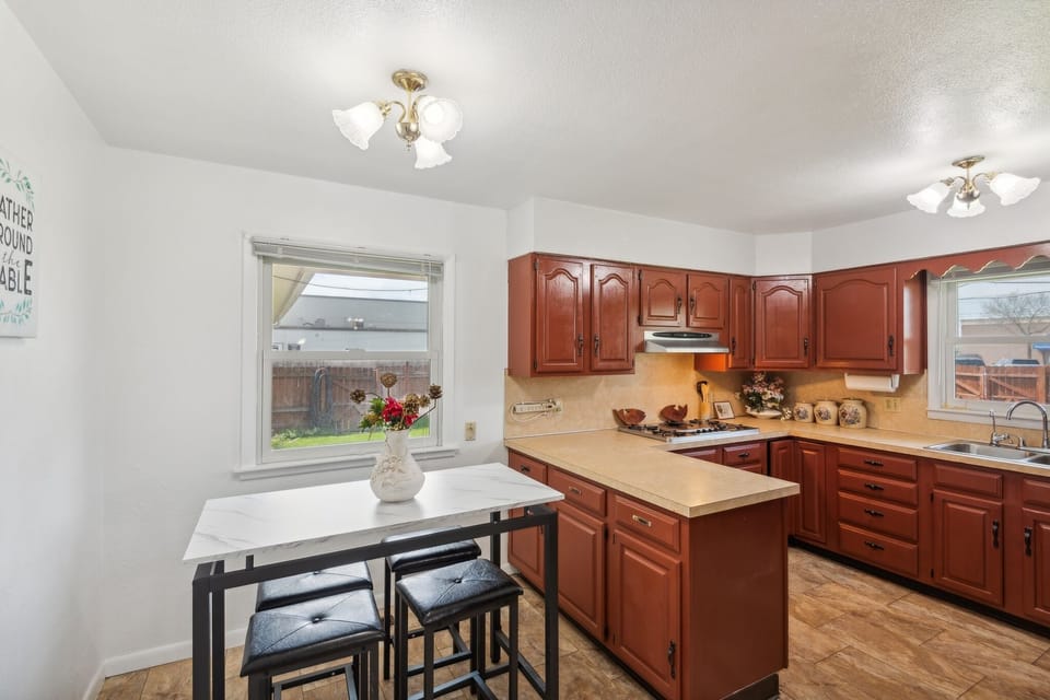 House, 3 Bedrooms | Private kitchen | Fridge, oven, coffee/tea maker