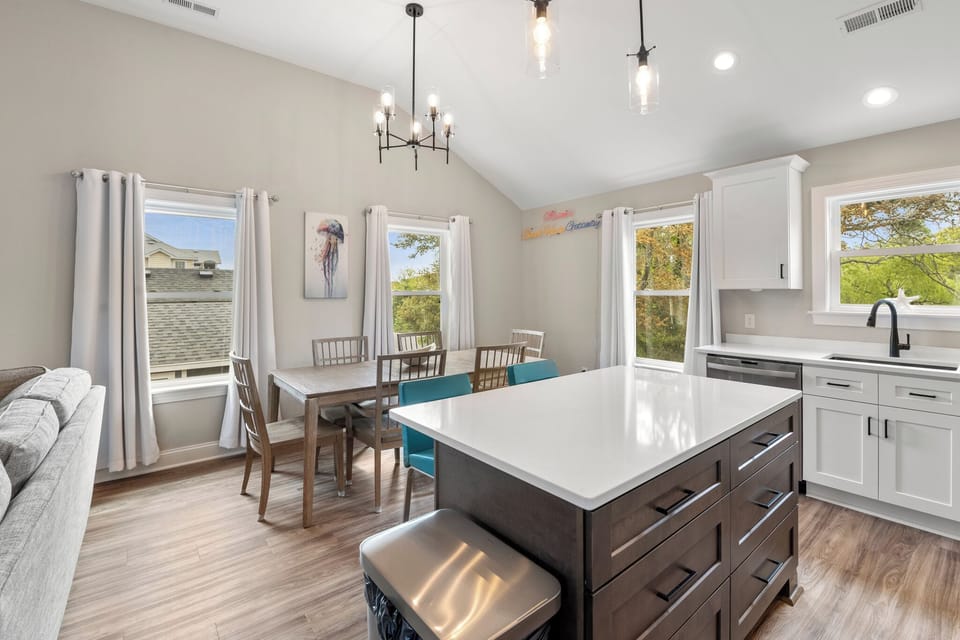 KDN9607: Mason's Beach House Getaway | Top Level Kitchen