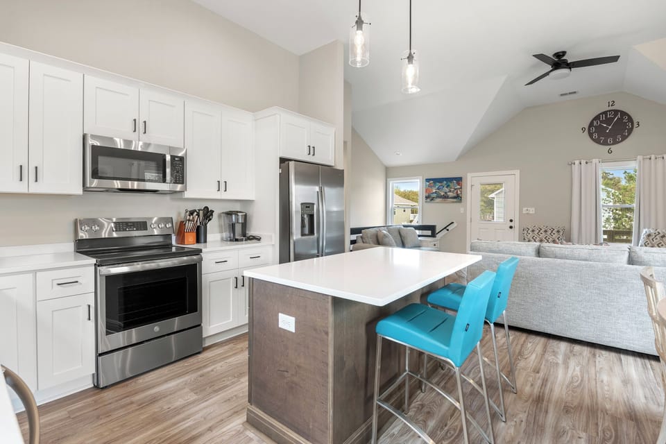 KDN9607: Mason's Beach House Getaway | Top Level Kitchen