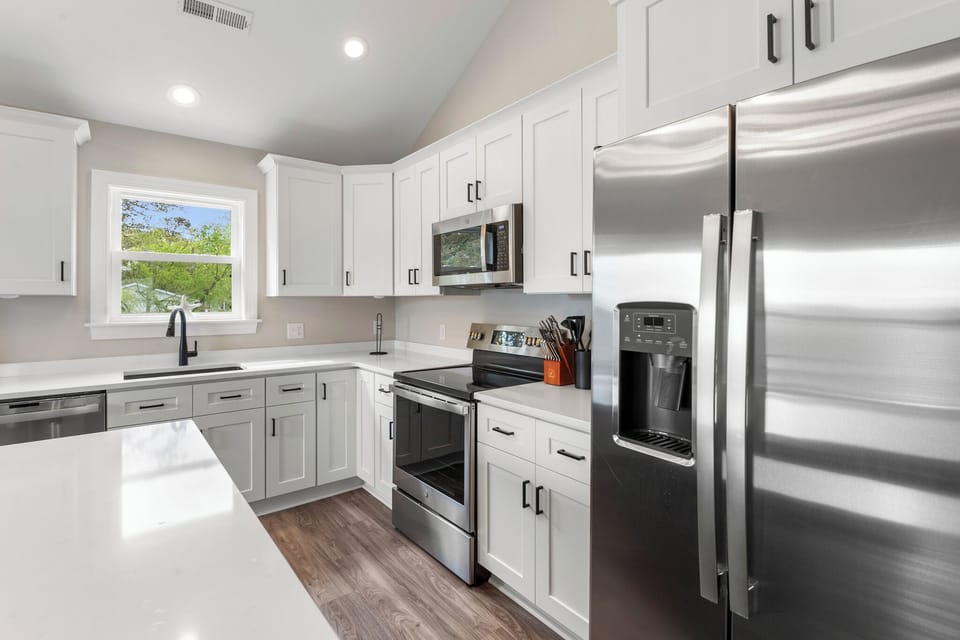 KDN9607: Mason's Beach House Getaway | Top Level Kitchen