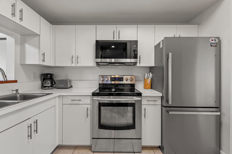 PC304: Happy Endings OBX | Mid Level Kitchen