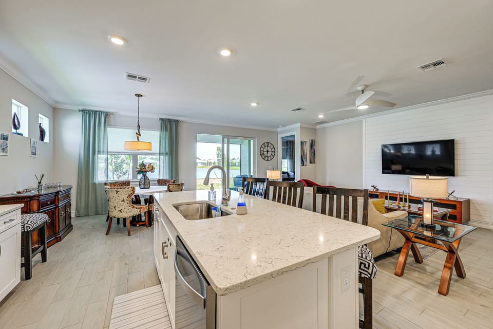 House (4 Bedrooms) | Interior