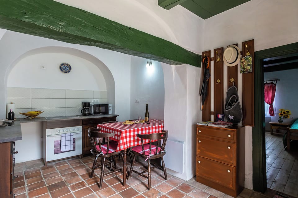 Family House, Multiple Bedrooms, Mountainside (Klementina's Guest House) | Dining
