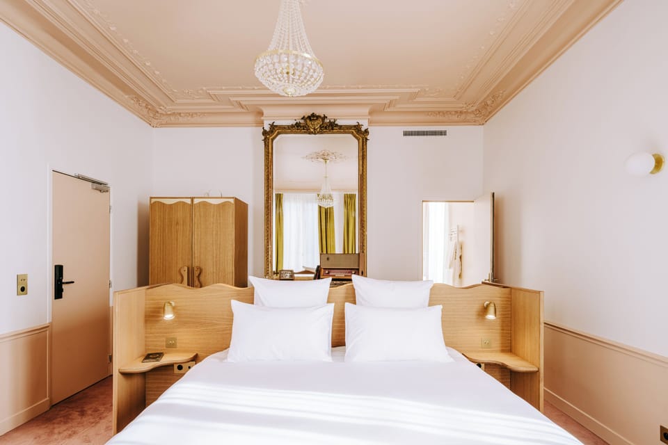 Family Room, 1 King Bed | In-room safe, blackout drapes, iron/ironing board, free WiFi