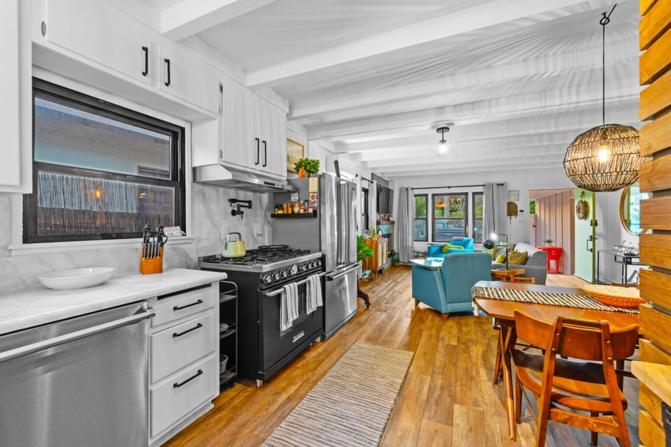 Kitchen is equipped with cooking basics and essentials. 