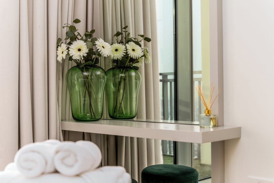 Elite Apartment, Balcony, Sea View | 2 bedrooms, individually decorated, iron/ironing board, free WiFi