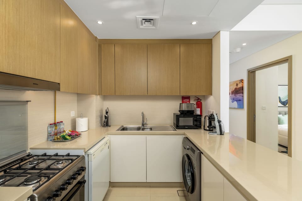 Elite Apartment, Balcony, Sea View | Private kitchen | Fridge, microwave, oven, dishwasher