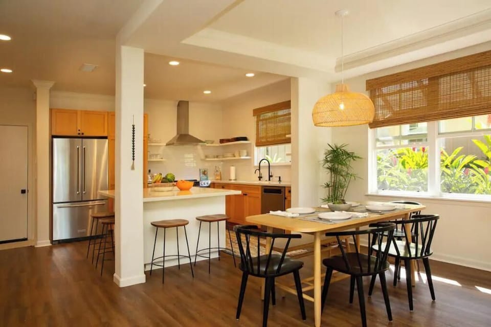 FIRST LEVEL DINING ROOM