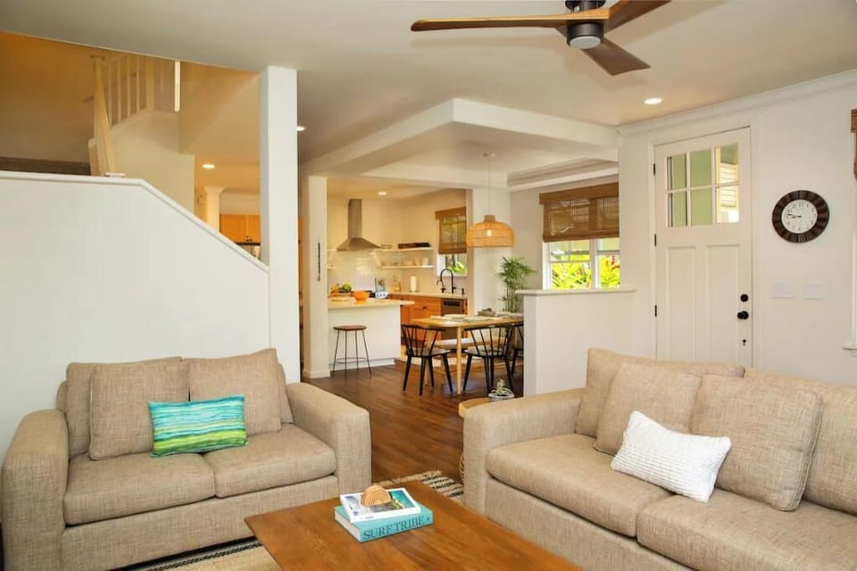 FIRST FLOOR LIVING ROOM