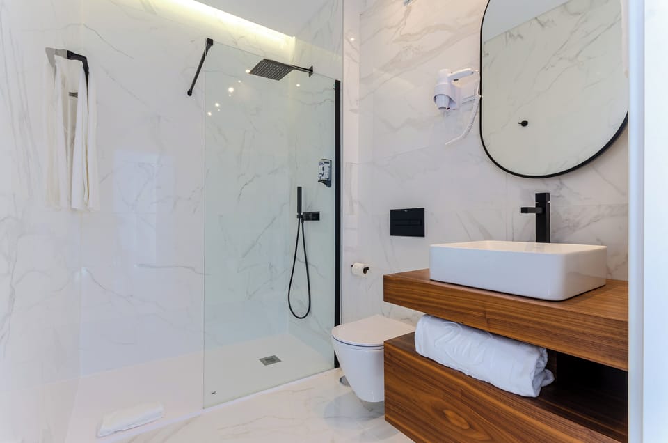 Deluxe Double Room, Pool View | Bathroom | Shower, rainfall showerhead, hair dryer, towels