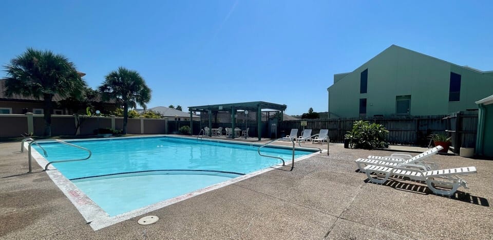 Condo (2 Bedrooms) | Property amenity