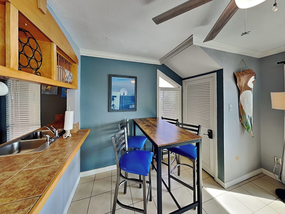 Condo (2 Bedrooms) | Property amenity