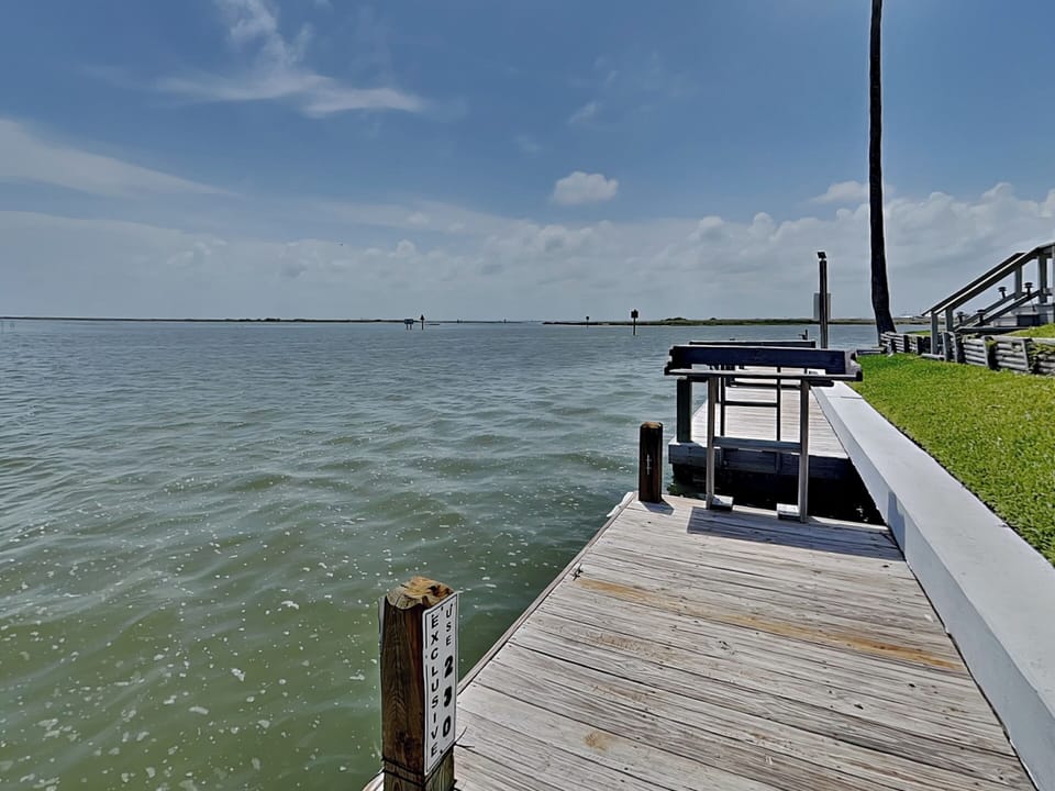 Condo (3 Bedrooms) | Property amenity