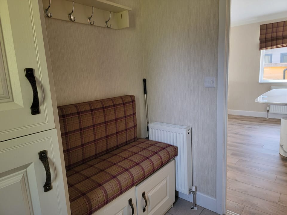 Cabin | 2 bedrooms, iron/ironing board, WiFi (free), bed sheets