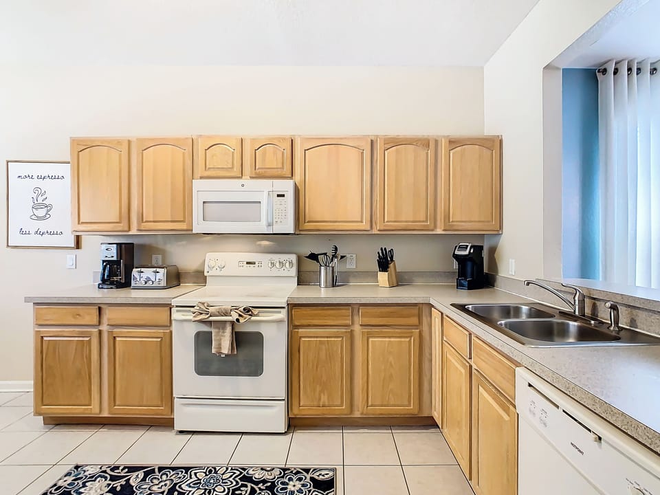 7742ComrowStreet-20