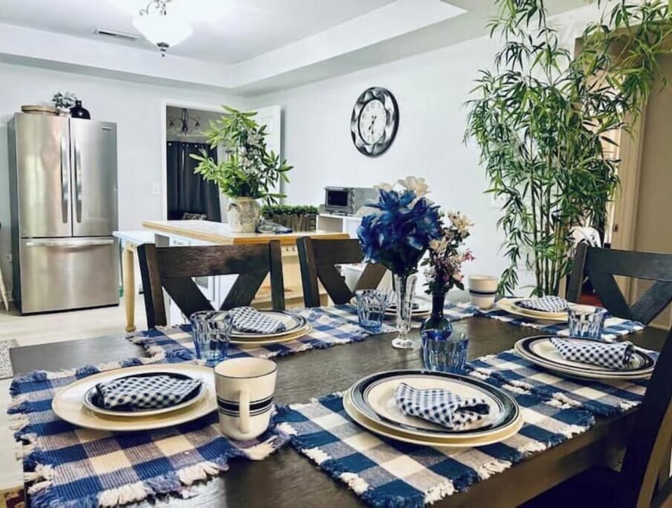 Dining/kitchen area