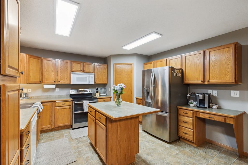 Kitchen with coffee bar