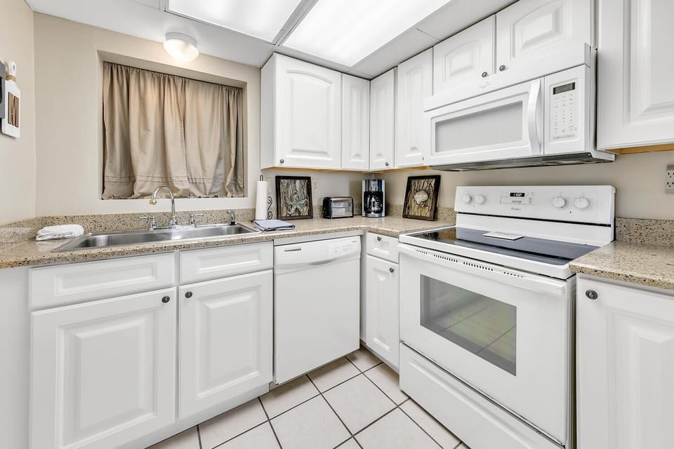 Condo, Multiple Beds (Sunbird 807E) | Private kitchen | Oven, toaster