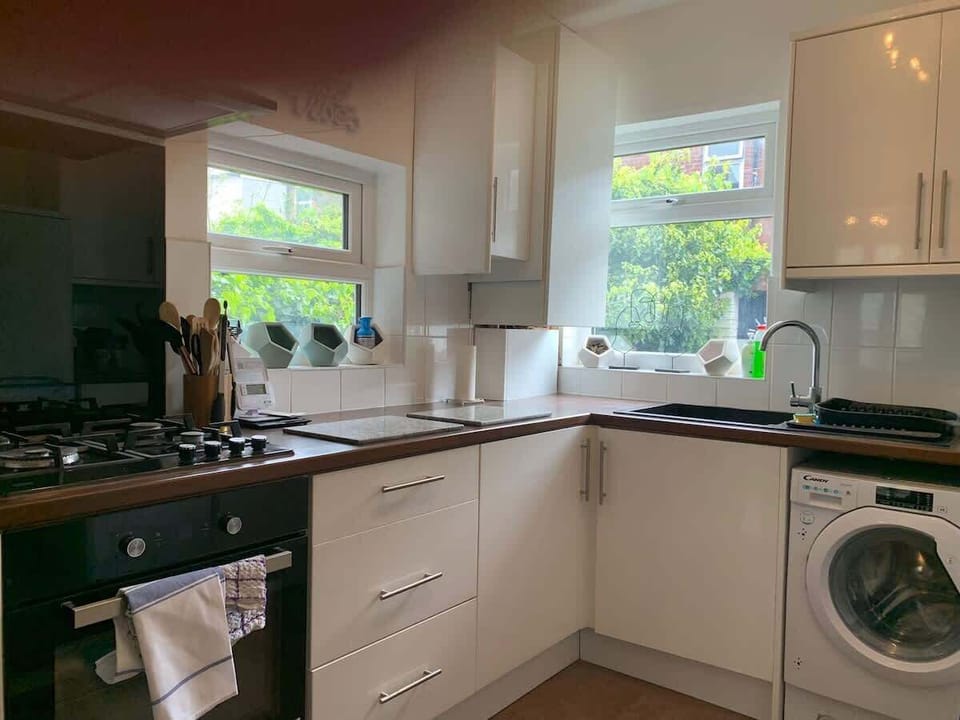 Kitchen with basic kitchen amenities to prepare a scrumptious meal!