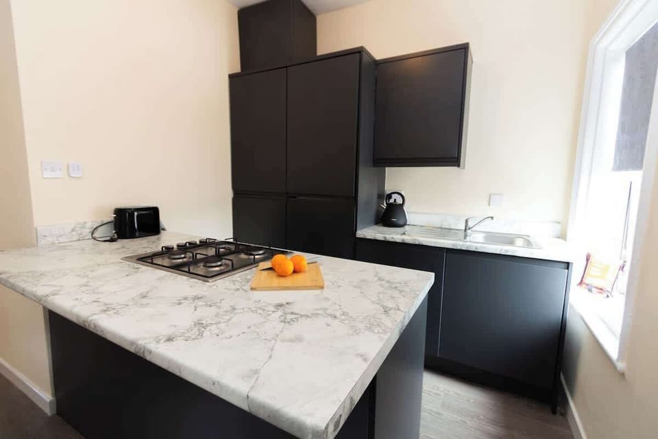 Kitchen with basic kitchen amenities to prepare a scrumptious meal!