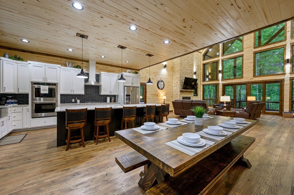 Dining Area & Kitchen