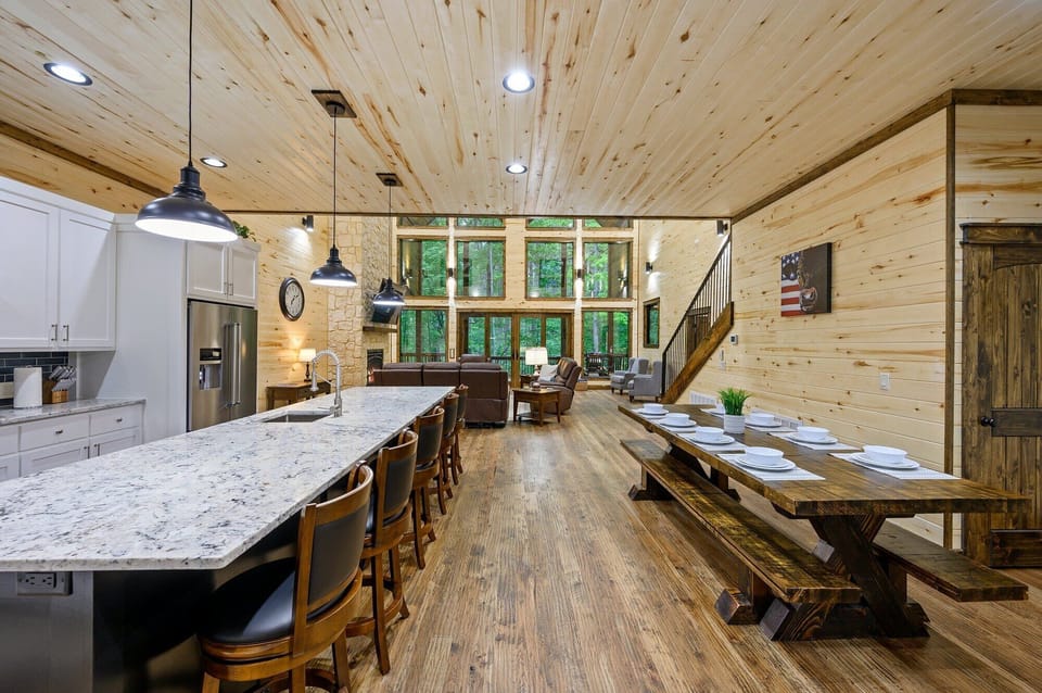 Bar & Dining Area
