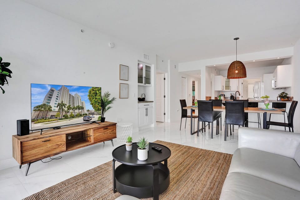 Gallery Condo | Living area