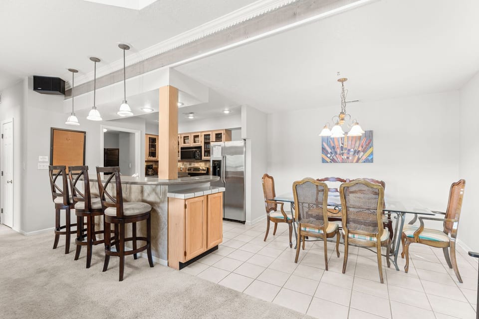 Kitchen & Dining area