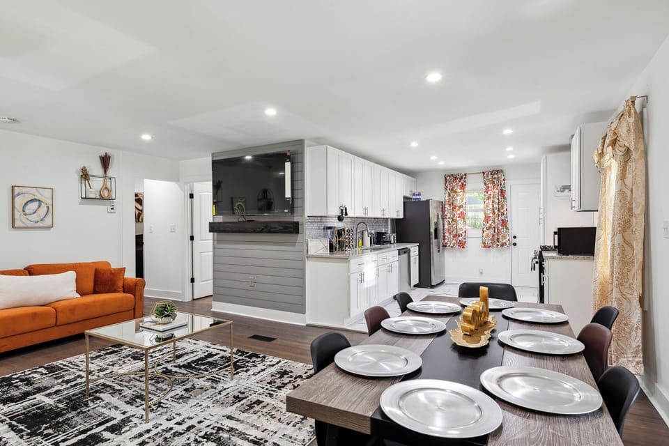 Captivating Luxury Living Room with Elegant Dining Space