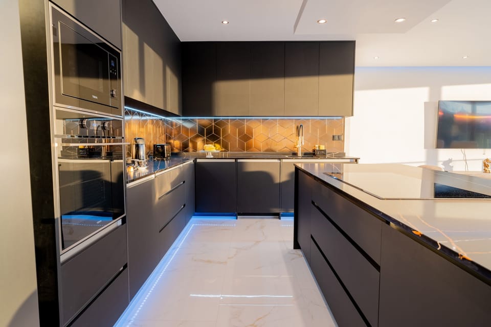 House | 3 bedrooms, desk