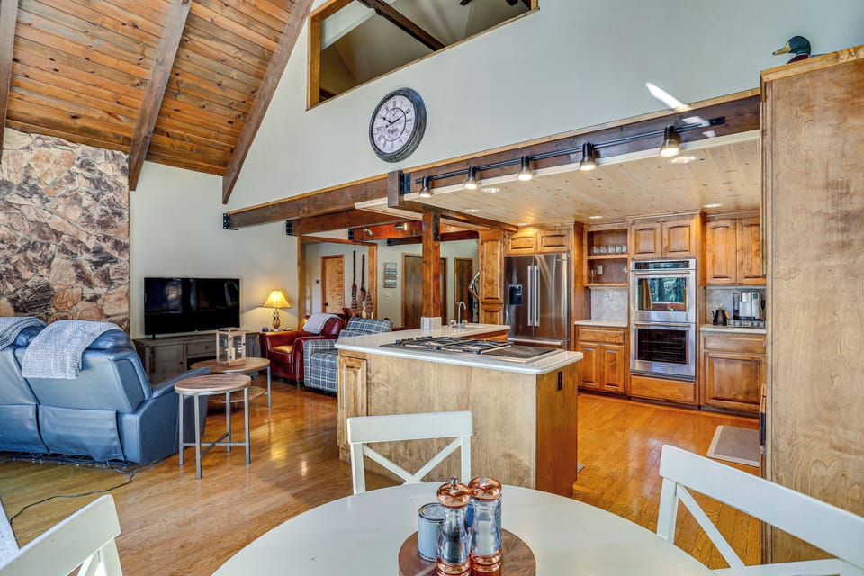 Living/Dining Area | Main Level | Central Heating | Free WiFi | Open Floor Plan