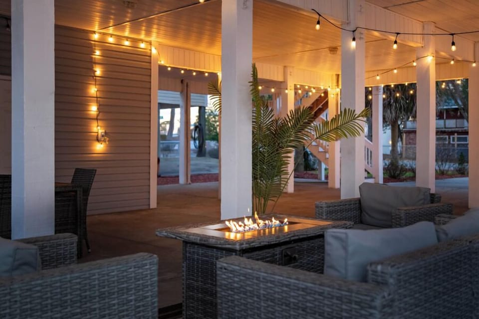 Enjoy ocean breezes from the spacious covered outdoor living area with lounge seating and firepit — a favorite hangout spot after the beach (No Grill).