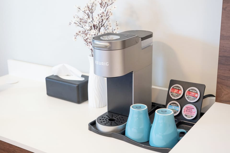 King Studio Signature Suite | Coffee and/or coffee maker