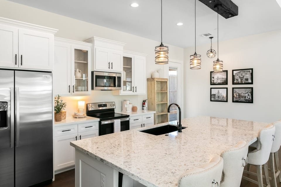 Keurig, Blender, Toaster, Pots & Pans, Spice Rack
